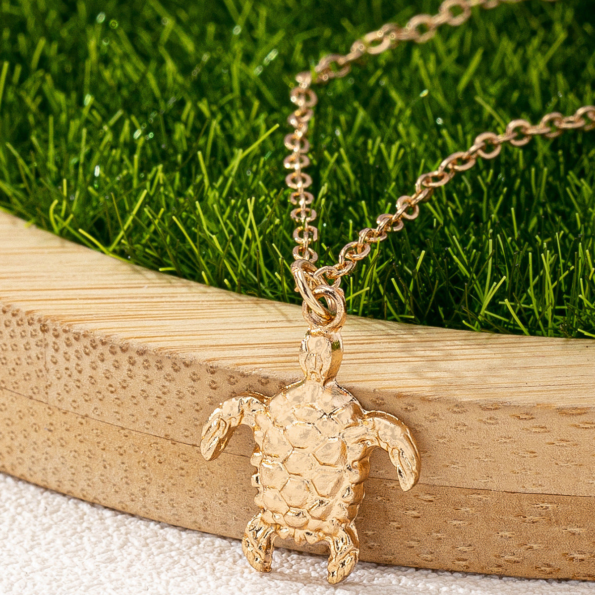 Planderful Vienna Verve Turtle Pendant Necklace – Cute and Versatile Design
