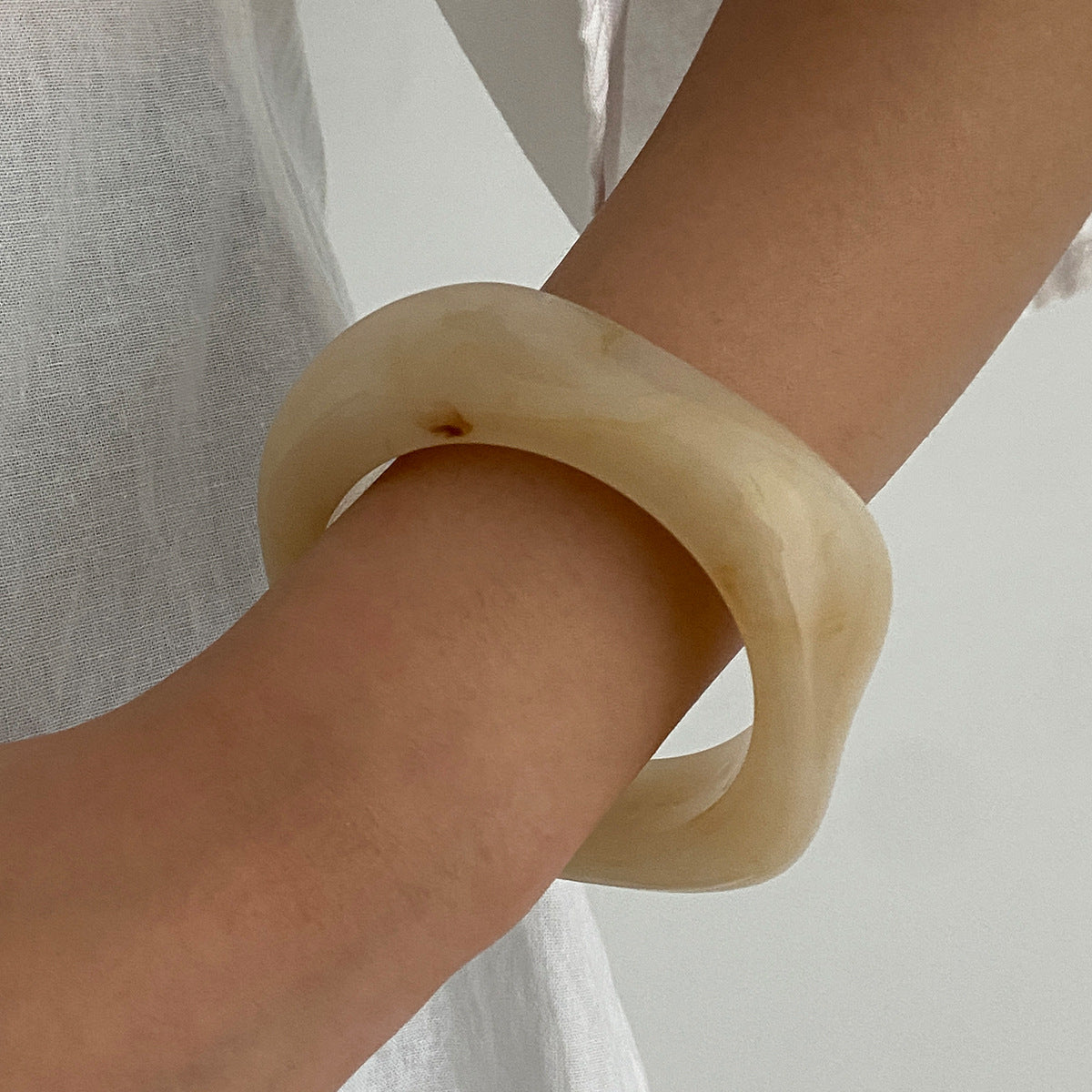 Design Light-Sensitive Surface Ring Opening Bracelet Smudging Irregular Bracelet