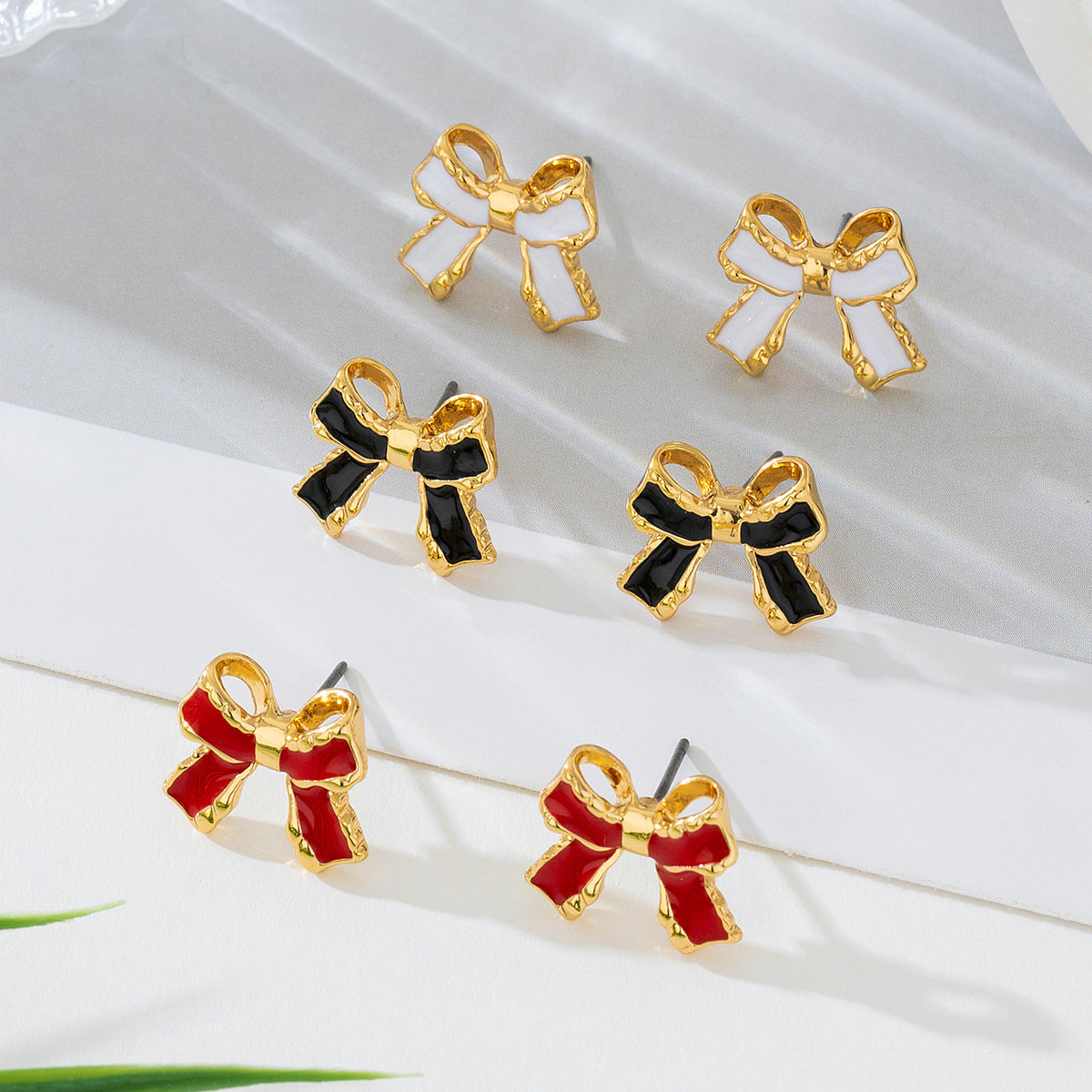 Planderful Vienna Verve Earrings – Irregular Bow Design for Stylish Summer Commuting