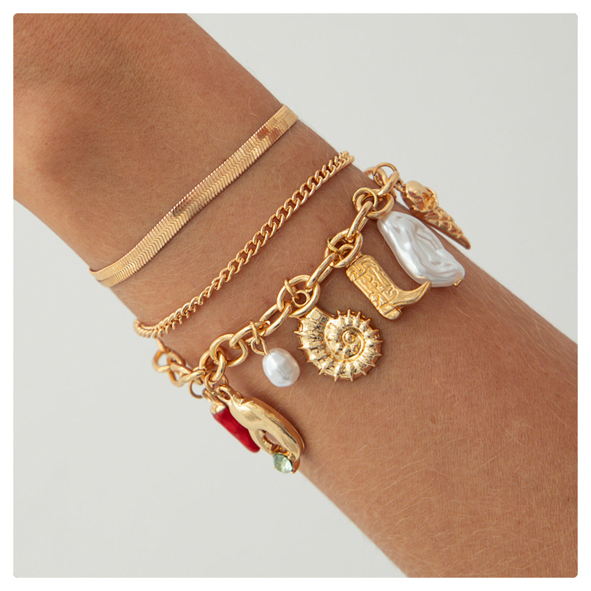 Planderful Vienna Verve Bracelet – Ocean Style Conch Crab Claw Pendant