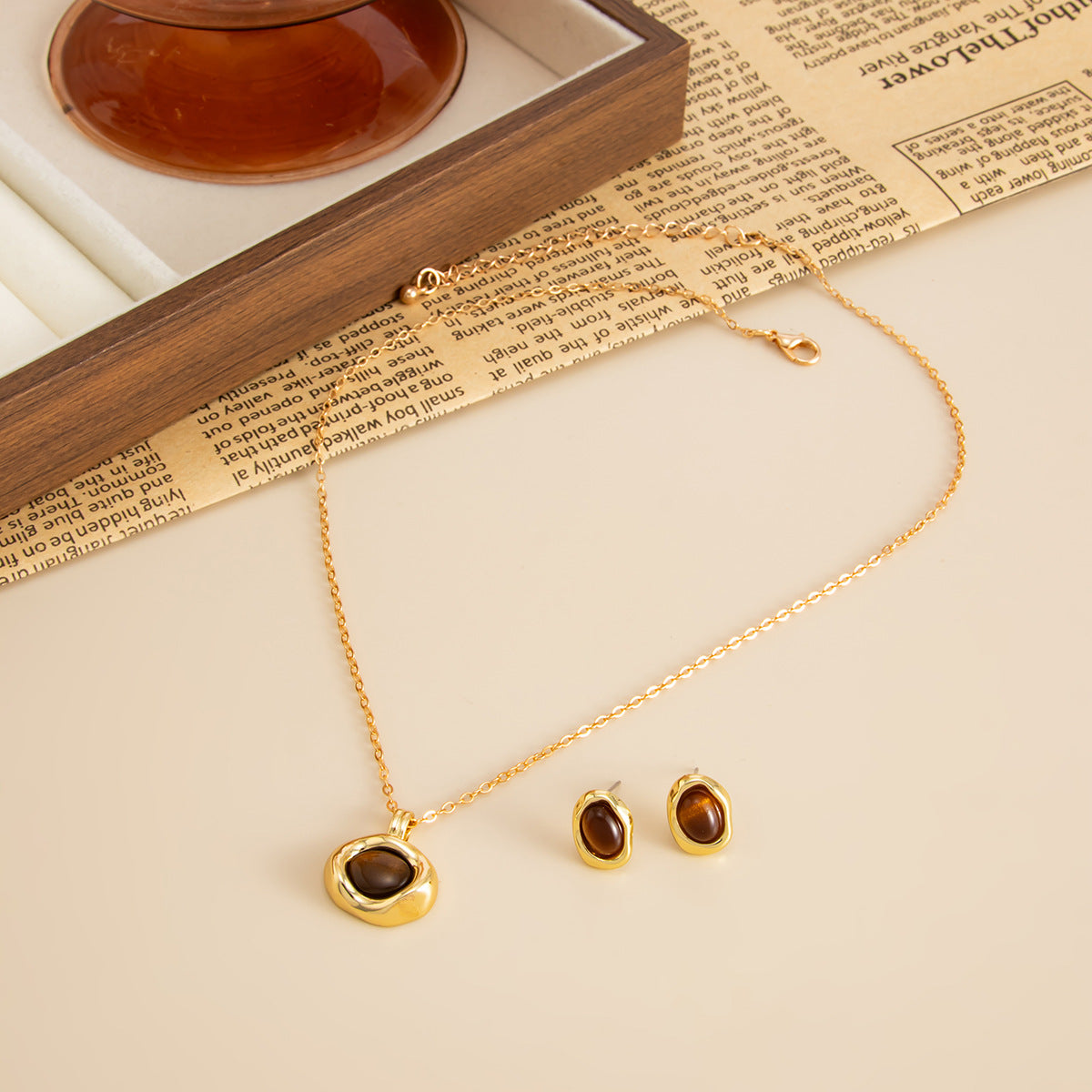 Tiger-Eye-Style Necklace & Earrings Set