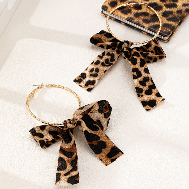 Planderful Vienna Verve Earrings – Elegant Metal Circle Bow Design