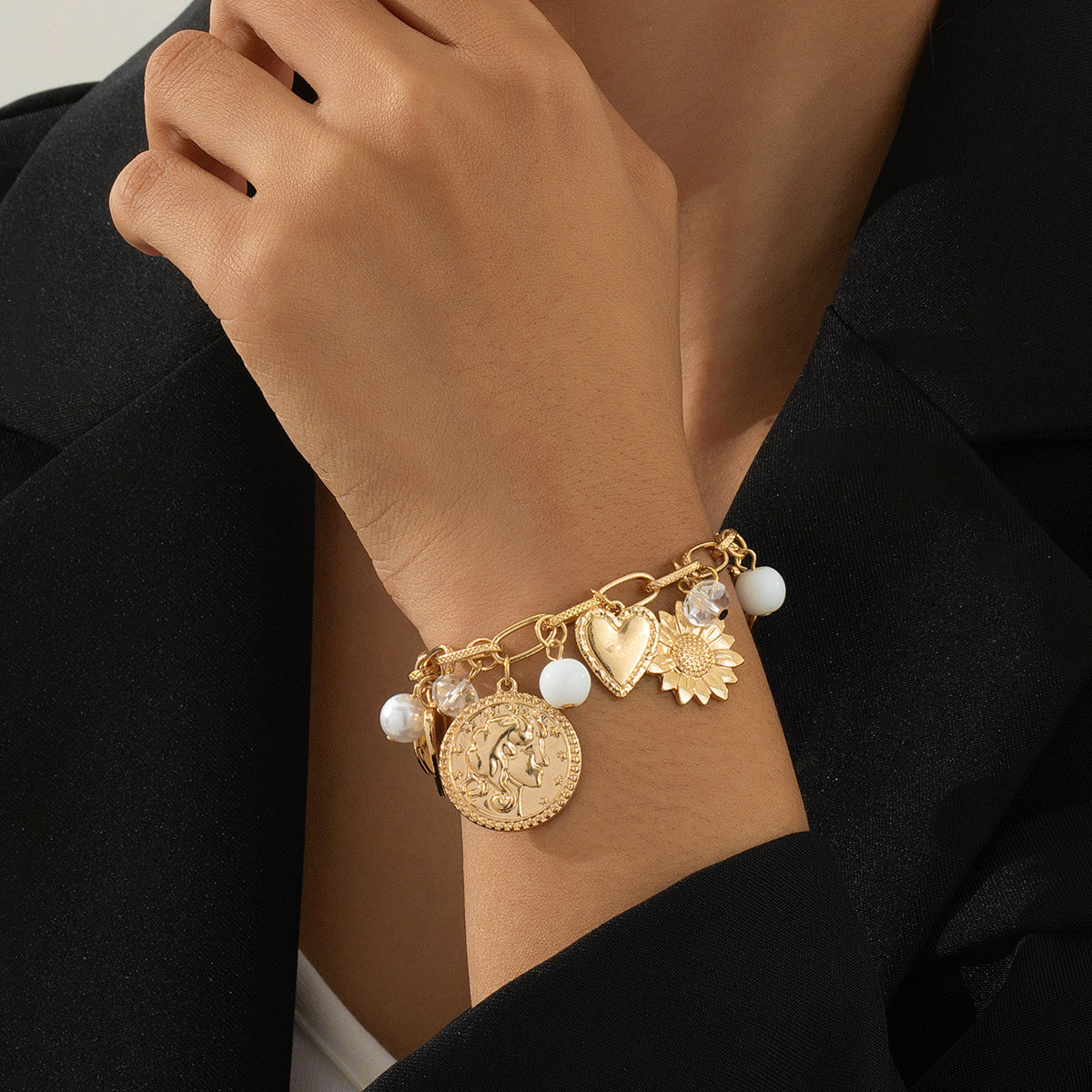 Planderful Vienna Verve Bracelet – Fashionable Retro Metal Love Pendant