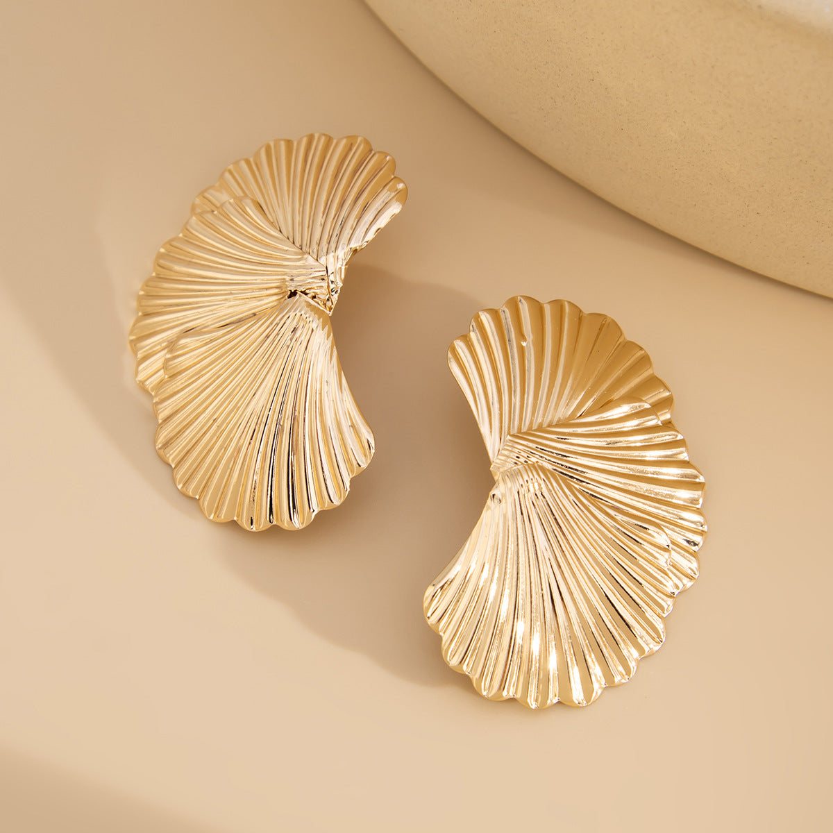 Planderful Vienna Verve Earrings – Fashionable Ginkgo Striped Design