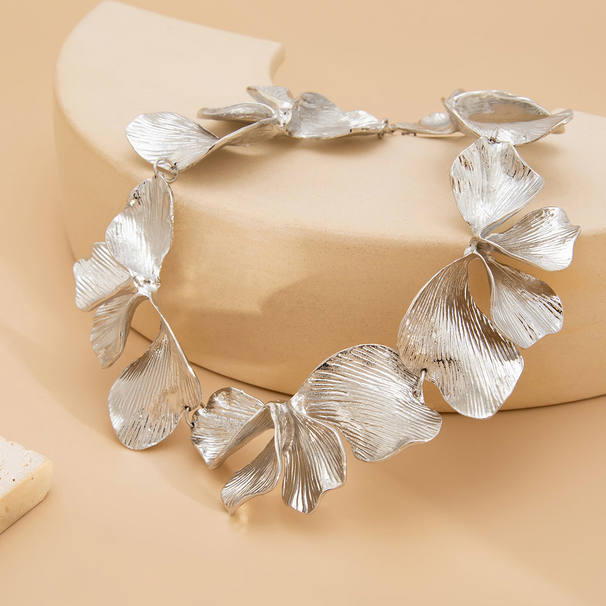 Planderful Vienna Verve Necklace – Fashionable Pleated Texture Design