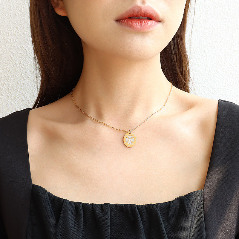 Elegant Four Leaf Flower Seashell Pendant Necklace with Gold Collarbone Chain