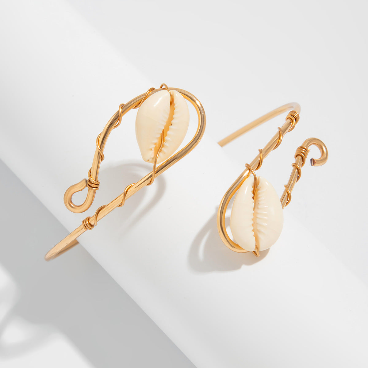 Planderful Vienna Verve Bracelet – Simple Irregular Winding Design