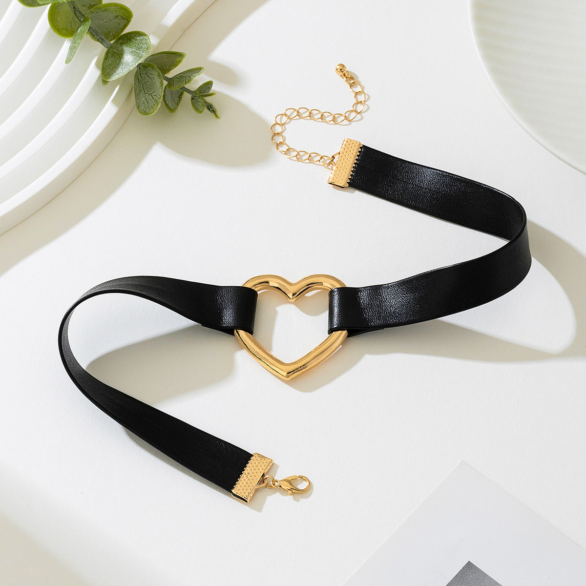 Planderful Vienna Verve Necklace – Stylish Heart-Shaped Metal Design