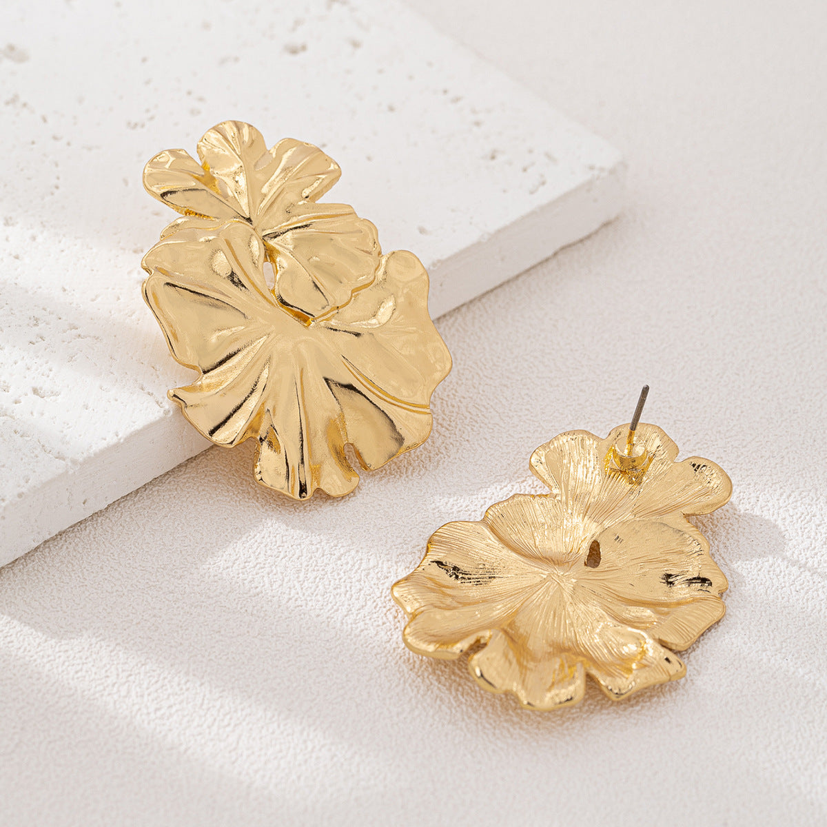 Planderful Vienna Verve Earrings – Retro Metal Flower Design