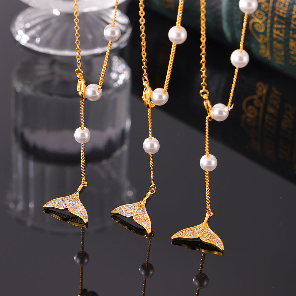 Luxurious Shell Bead Necklace with Zircon Accent