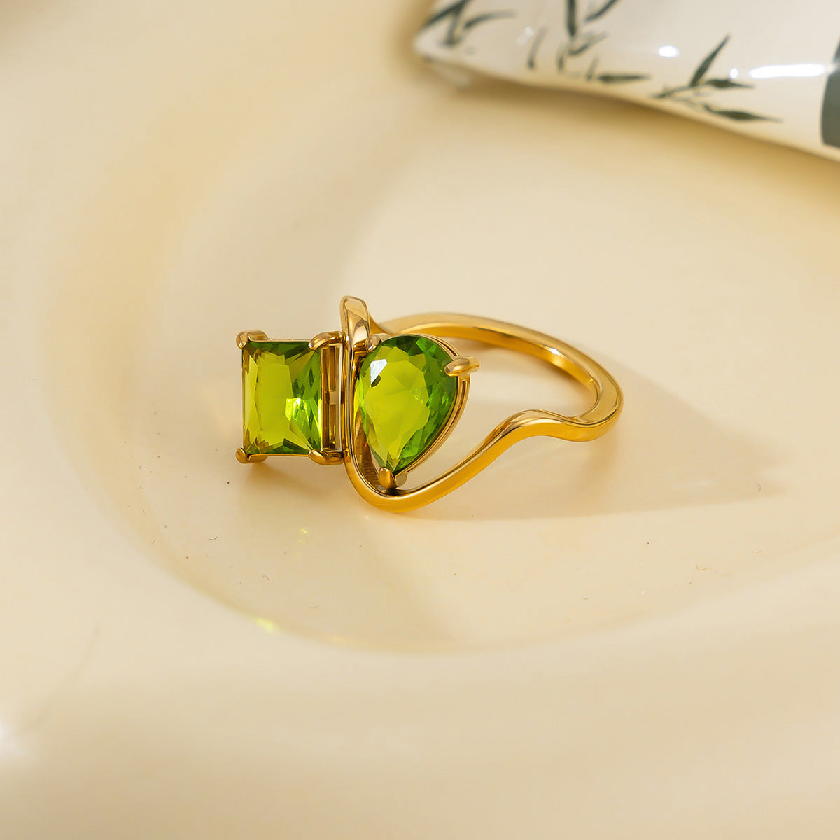 Planderful Vienna Verve Stainless Steel S Curve Zircon Ring For Modern Women Statement Jewelry