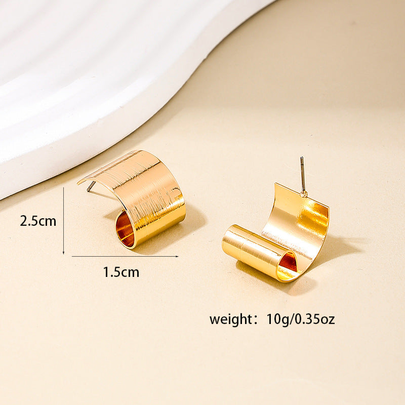 Chic C-Shaped Metal Earrings and Accessories Set for Trendy Women in Western Markets