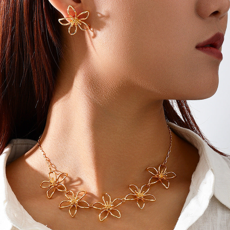 Elegant Women's Metal Lines Flower Jewelry Set by Planderful