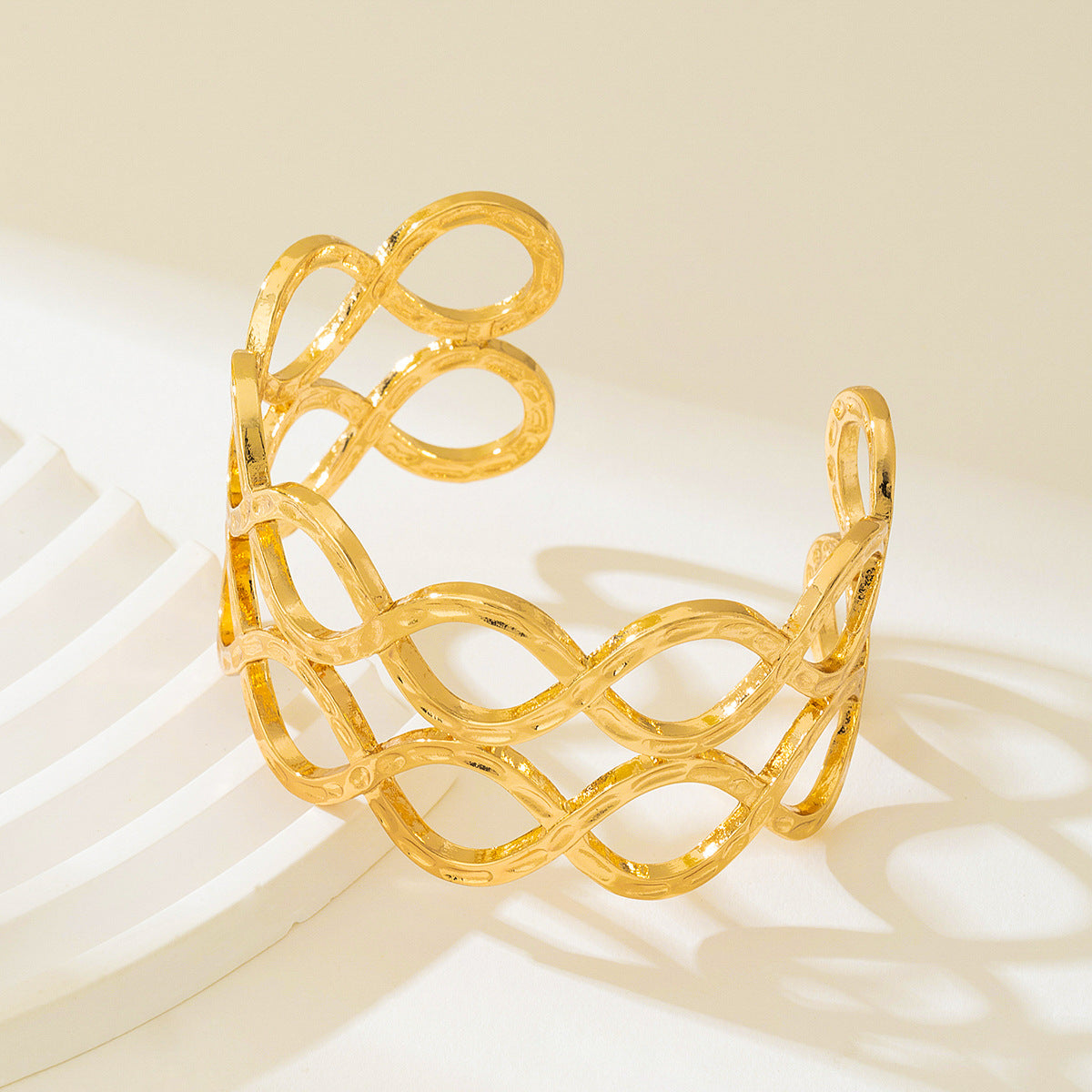 Planderful Vienna Verve Bracelet – Exaggerated Metal Texture Design