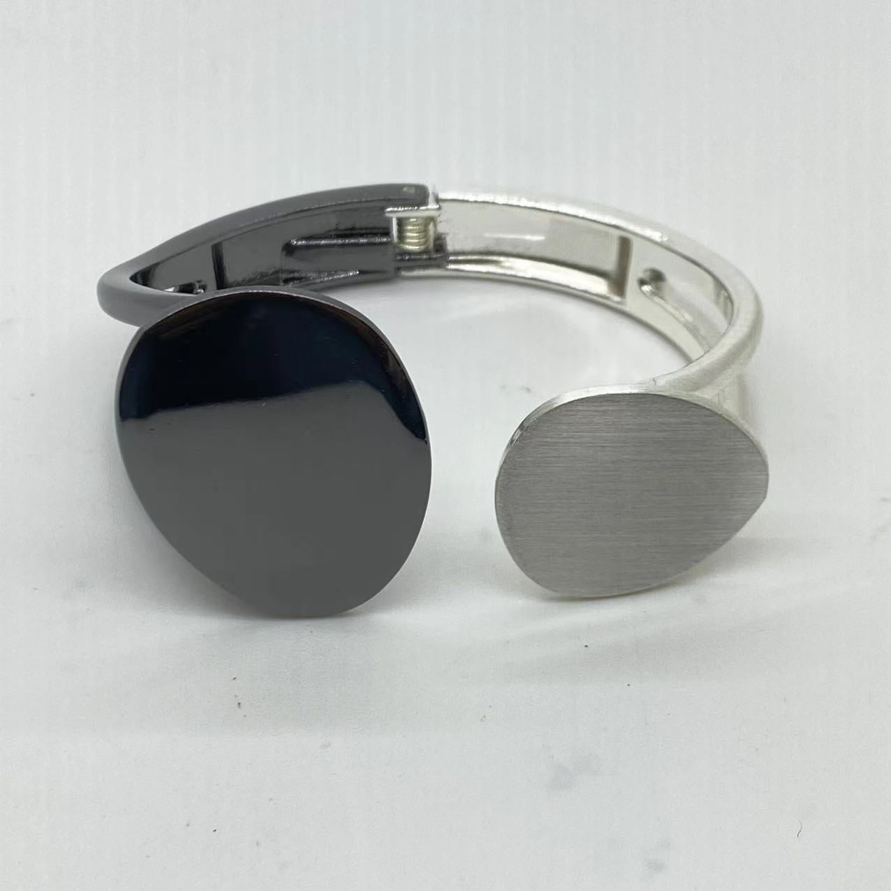 Fashionable Two-Tone Cross-Border Bracelet with European and American Style