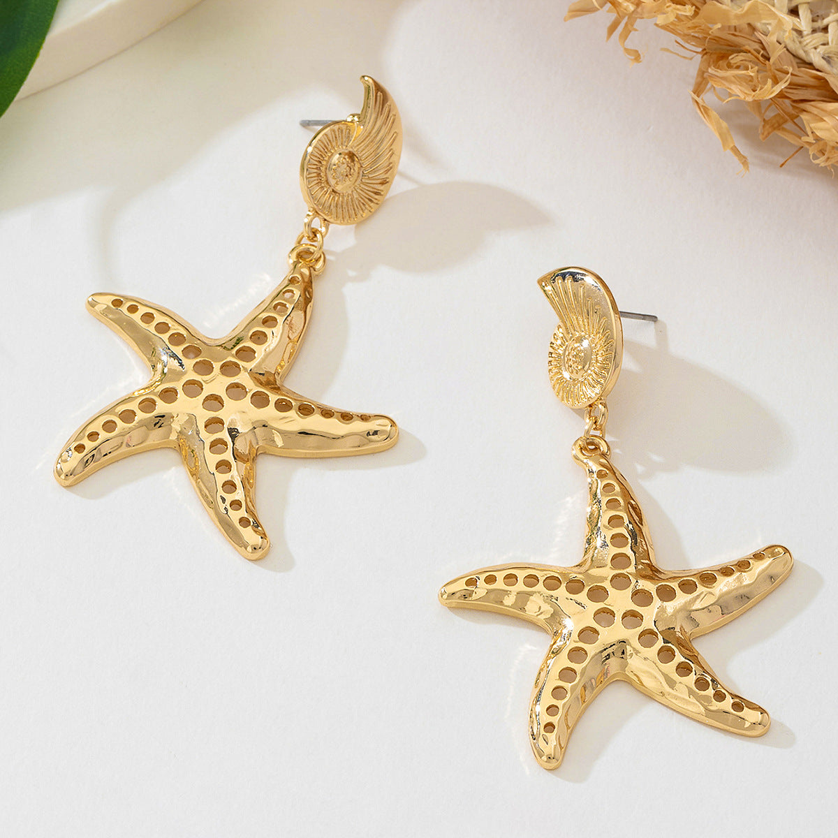 Planderful Vienna Verve Earrings – Fashionable Retro Metal Design