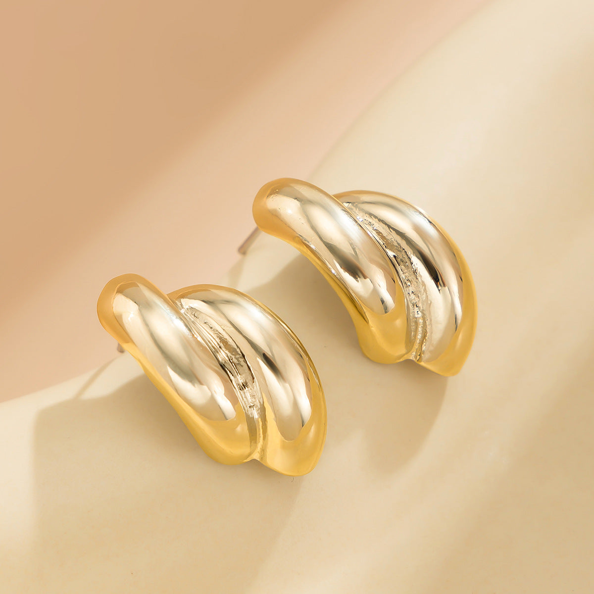 Planderful Vienna Verve Simple Alloy Stud Earrings For Women Elegant C Shaped Elbow Design Versatile Autumn Winter