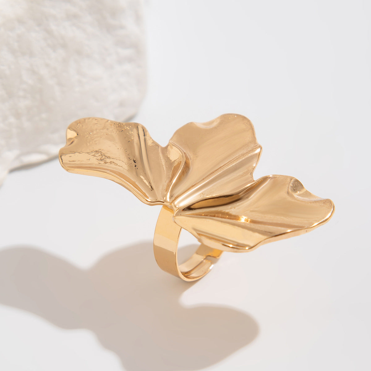 Planderful Vienna Verve Ring – Elegant Hollow Flower Design