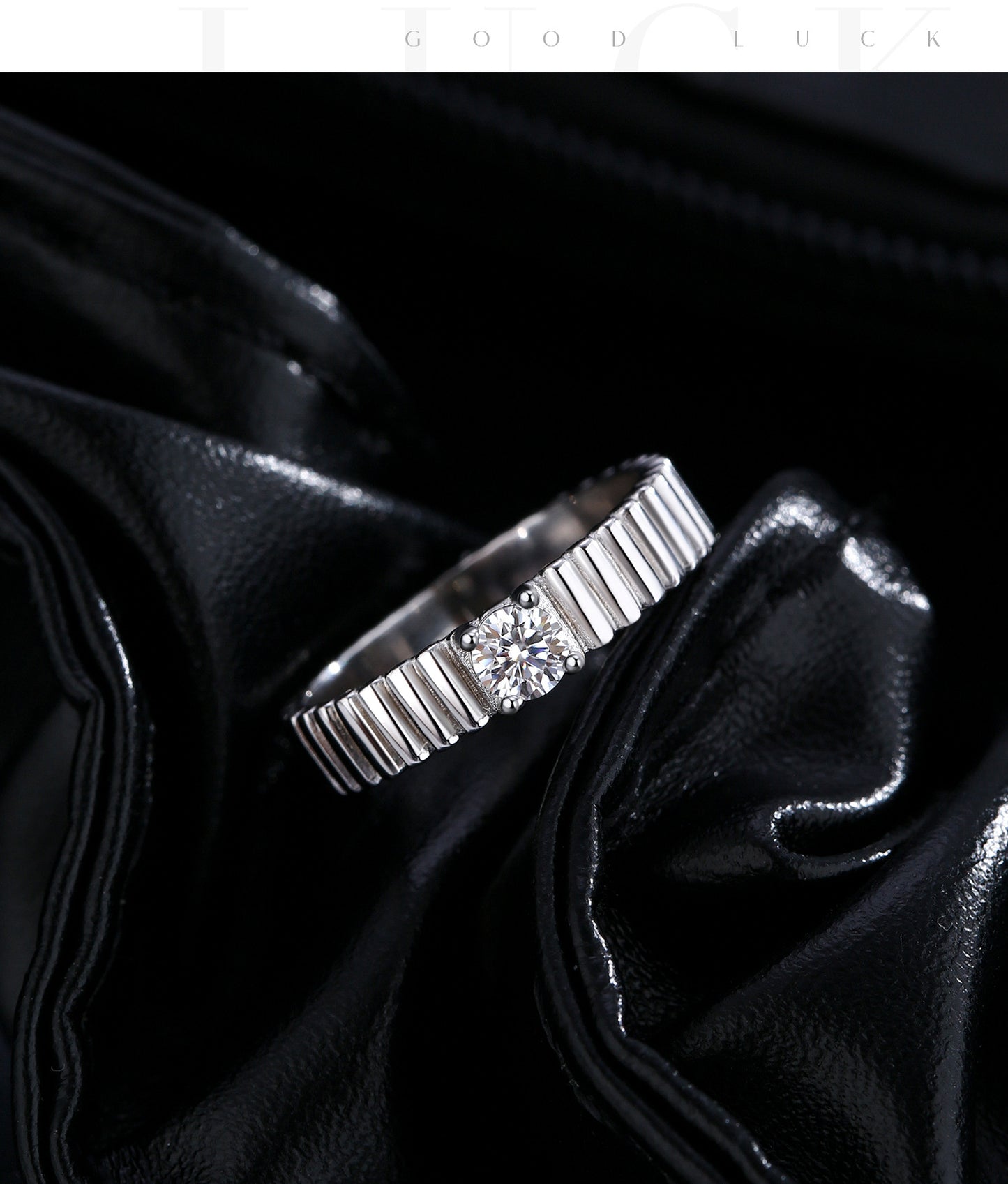 Planderful Moissanite Sparkling Ring – Elegant Retro Design with 0.3 Carat Moissanite