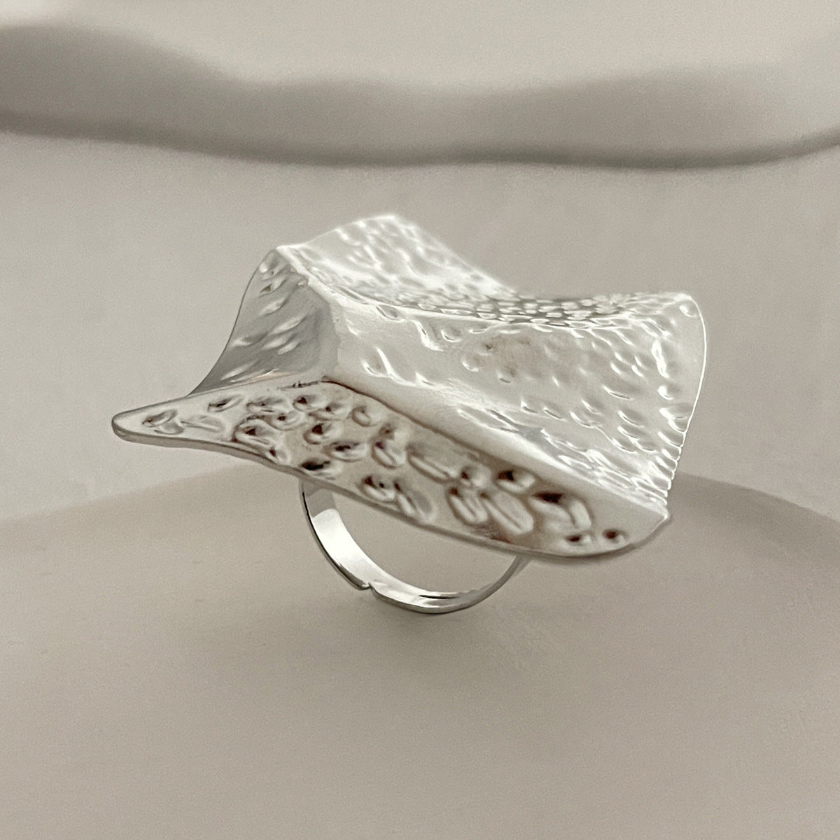 Planderful Vienna Verve Ring – Unique Geometric Design