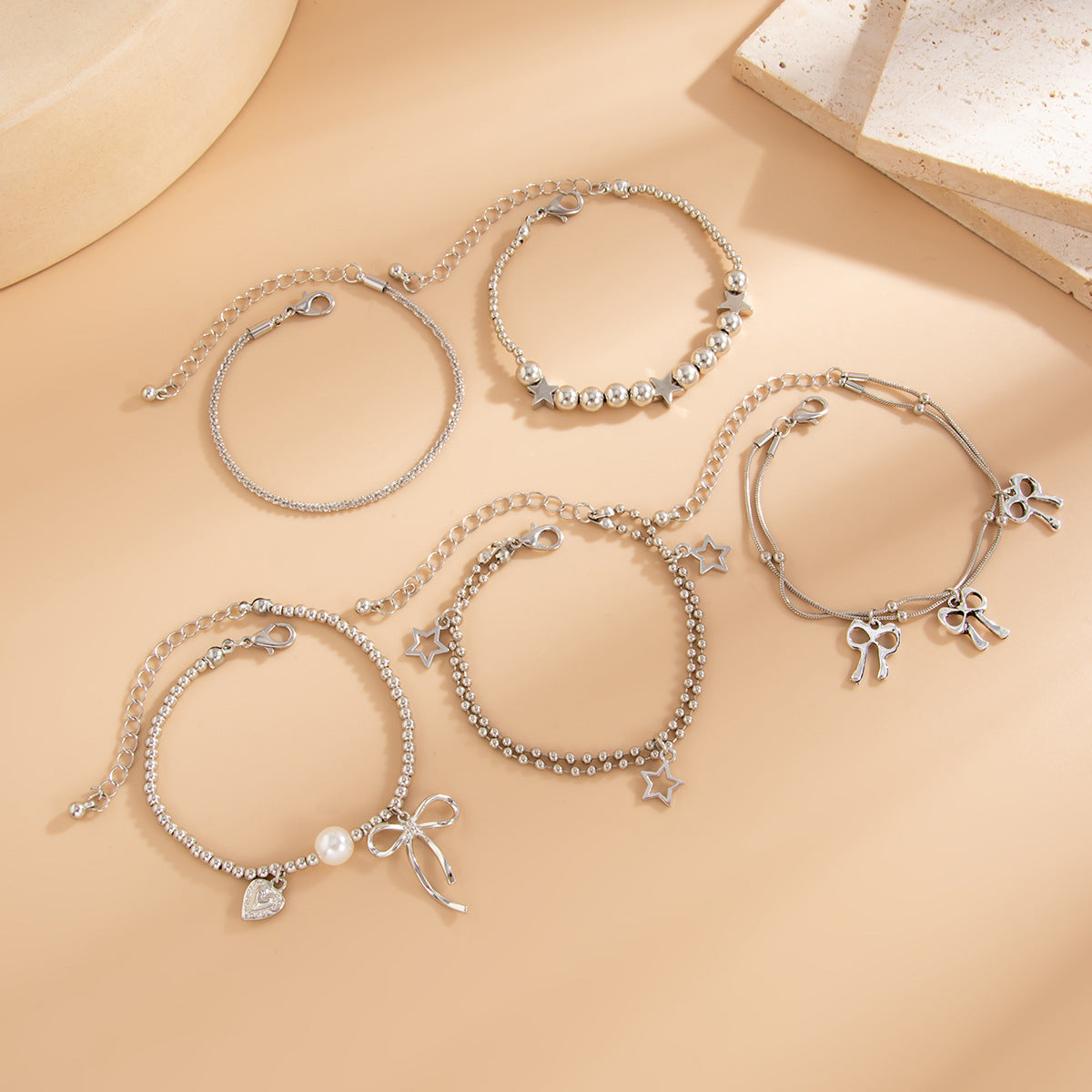 Planderful Vienna Verve Bracelet – Fashionable Imitation Pearl Design