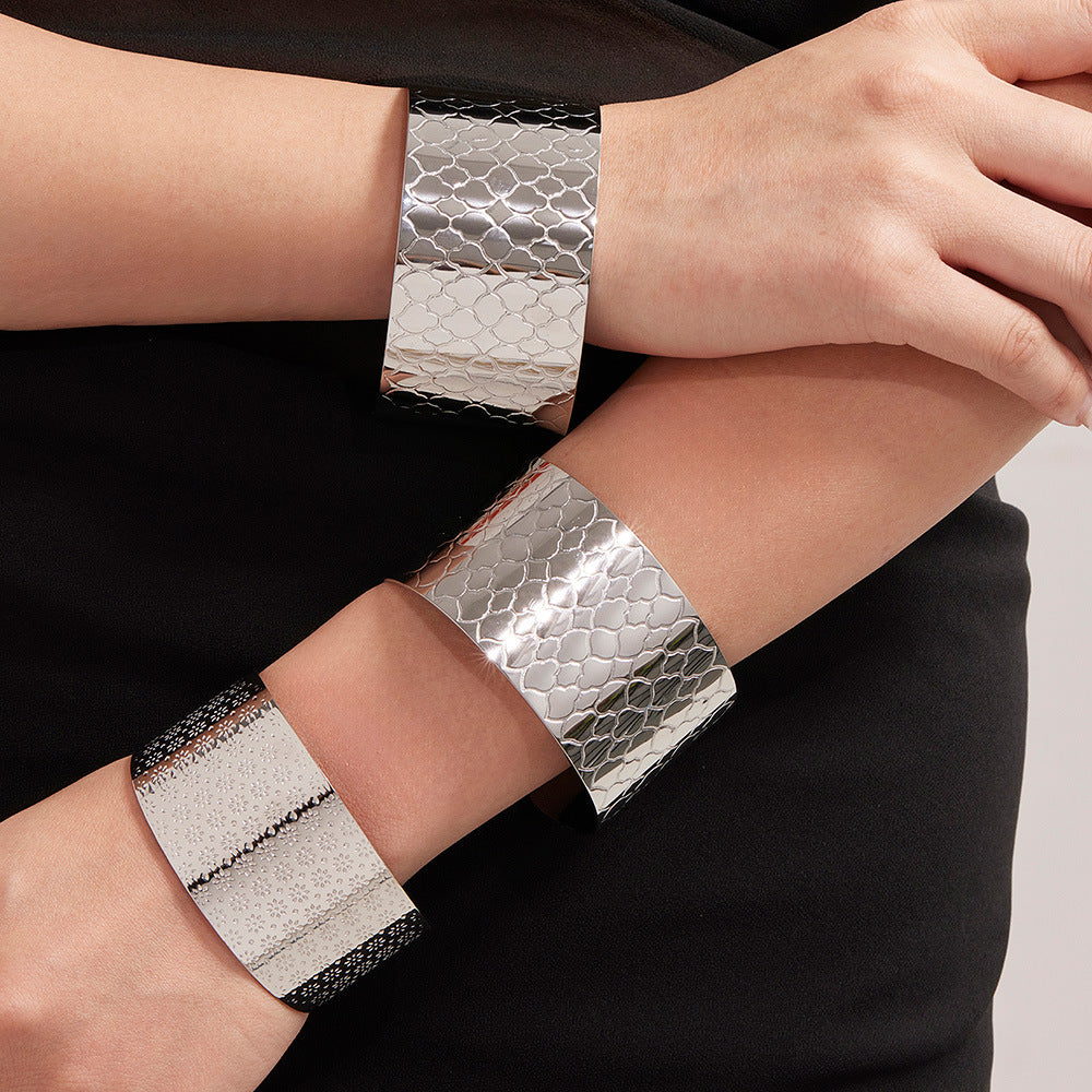 Planderful 18K Gold Plated Floral Women Bracelet Adjustable