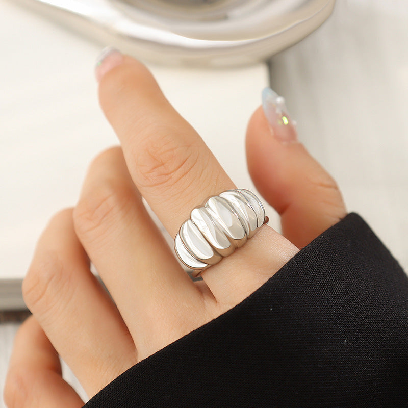 Niche Metal Horn Ring with Thread Creative Design