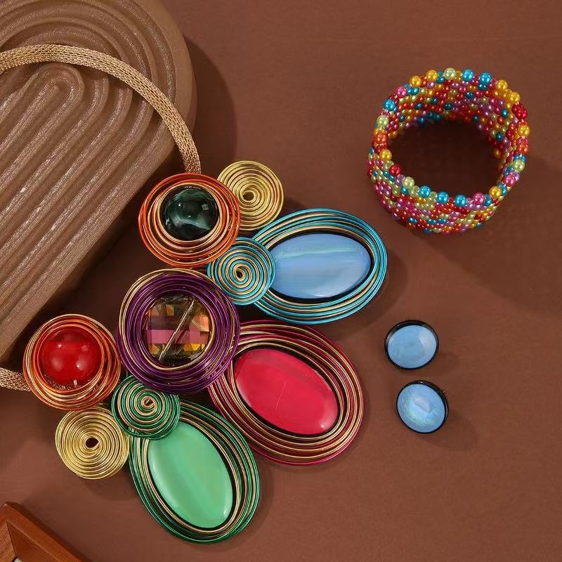 Planderful Savanna Rhythms Jewelry Set – Elegant Three-Piece Glass Pendant Design