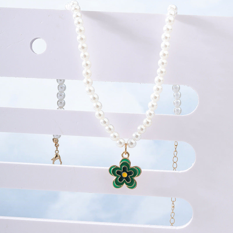 Elegant Parisian Pearl Collar Necklace with Retro Floral Pendant
