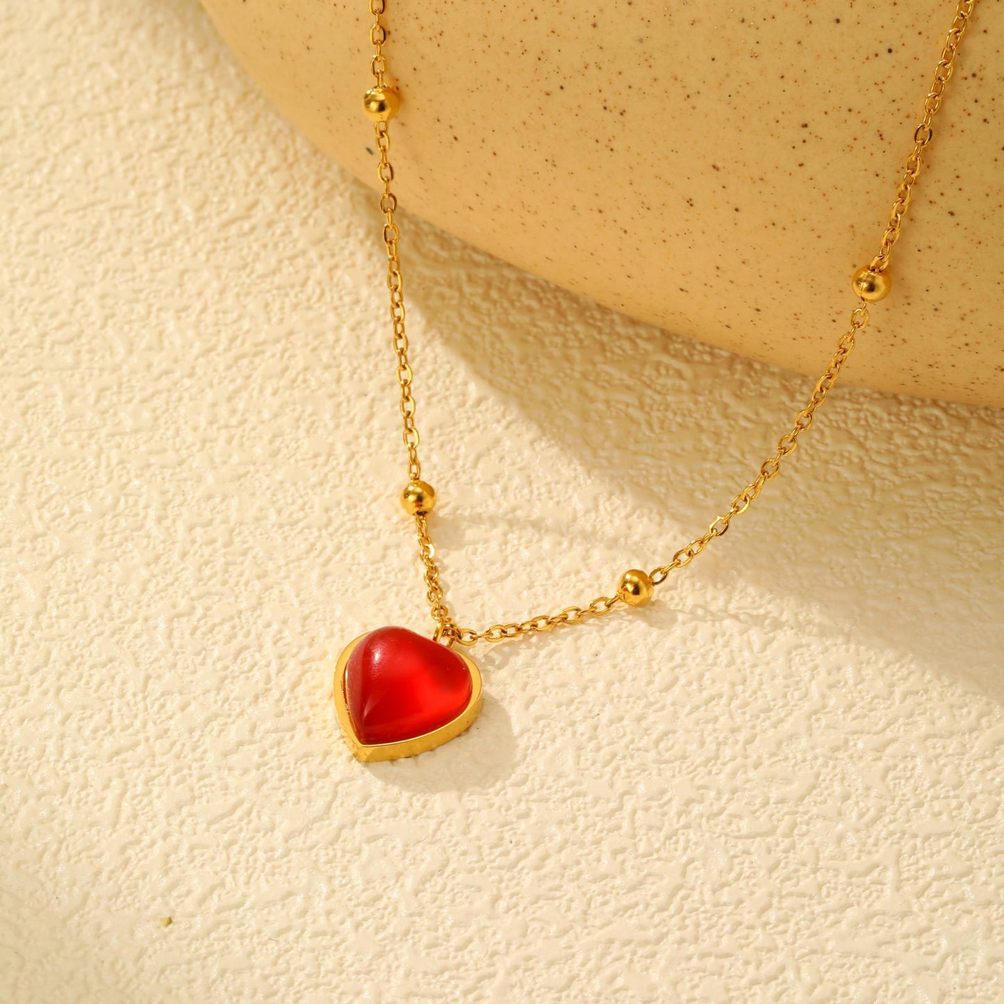 Gangfeng Ladies Delicate Clavicle Chain Stainless Steel Bead Chain Red Resin Heart Necklace