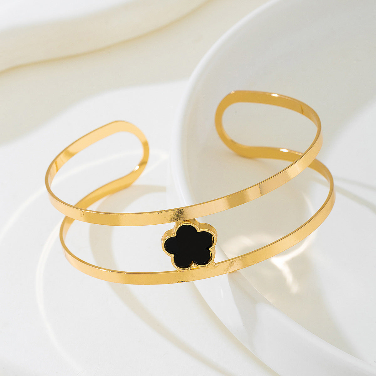 Planderful Vienna Verve Armband – Elegant Gold Metal Design