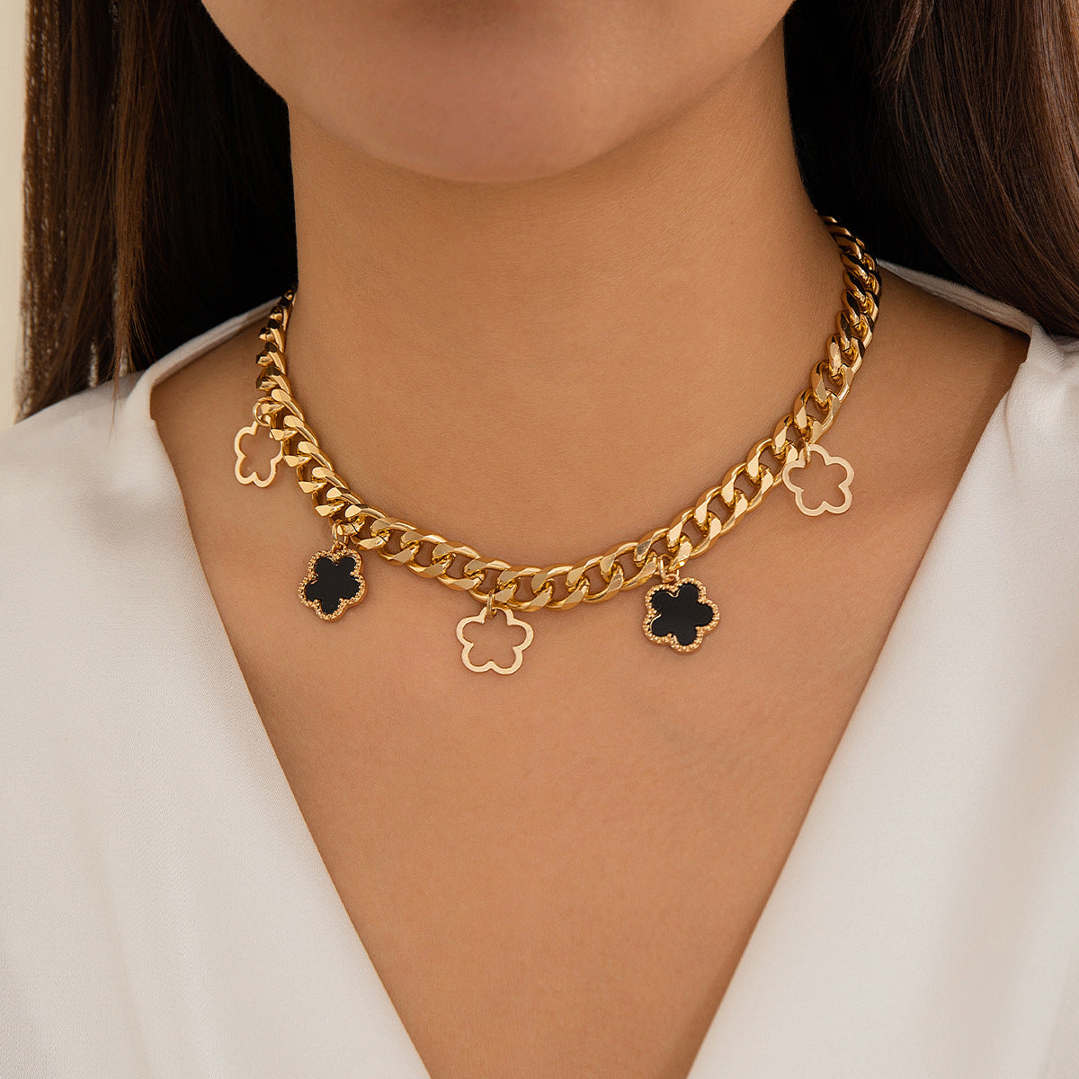 Cold Wind Metal Alloy Necklace with Tassel Clover Pendant