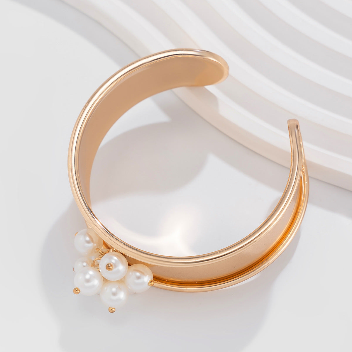 Planderful Vienna Verve Imitation Pearl Bracelet For Women Retro Open Cuff Elegant Statement