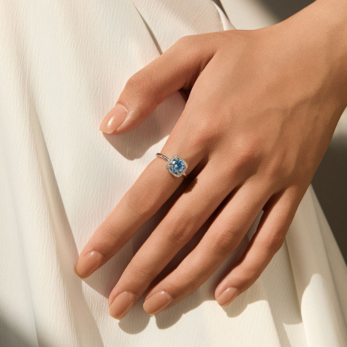 S925 Sterling Silver Klein Blue Moissanite Halo Ring