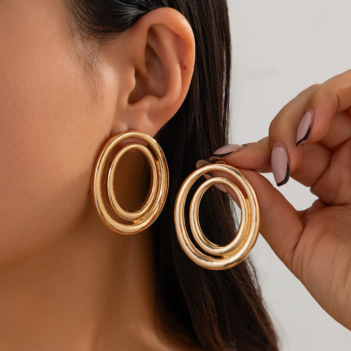 European and American fashion geometric niche thread ins wind stud earrings women, temperament alloy texture retro versatile ear jewelry