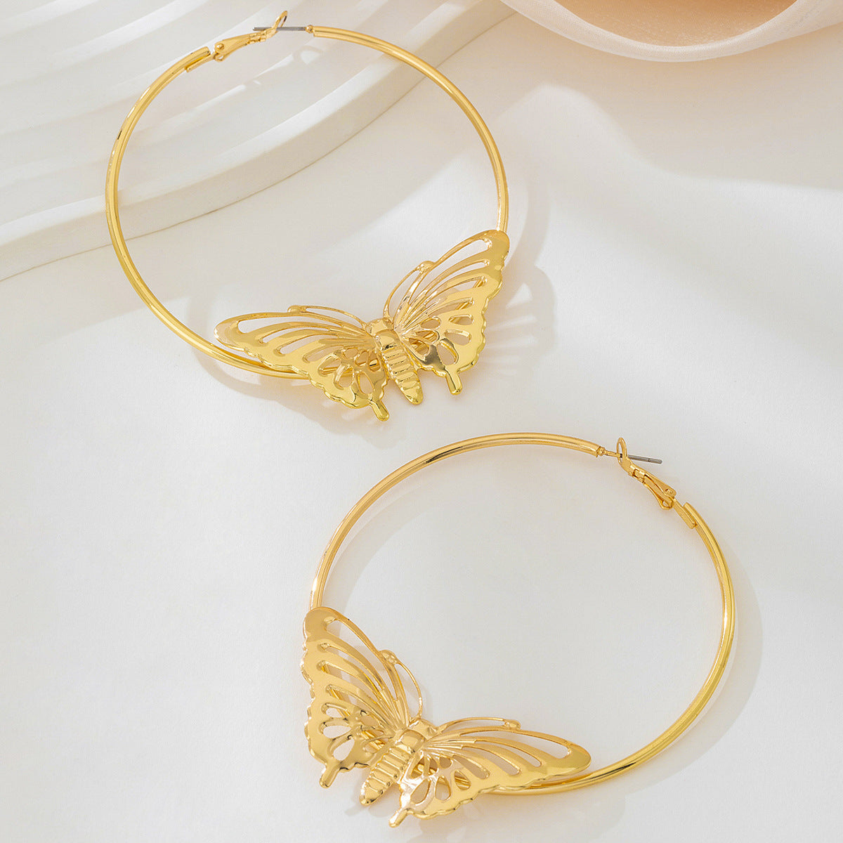 Planderful Vienna Verve Earrings – Stylish and Elegant Butterfly Design