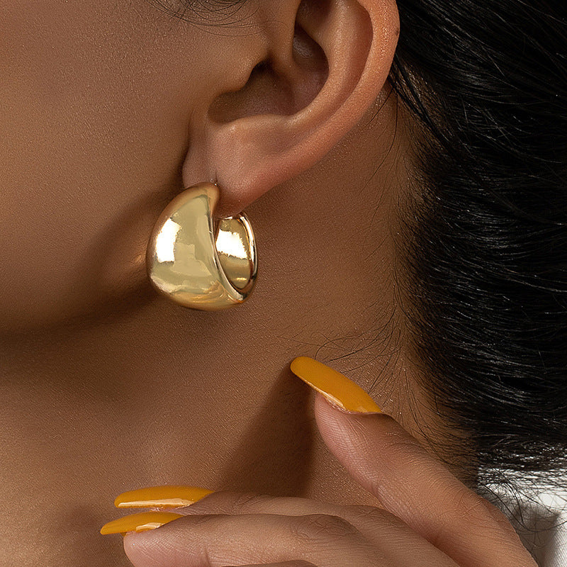 Versatile Metal C-Shaped Earrings with Personalized Design and High-End Appeal
