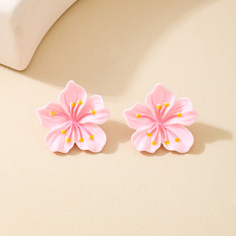 Planderful Vienna Verve Stud Earrings Set – Fashionable Peach Blossom Design