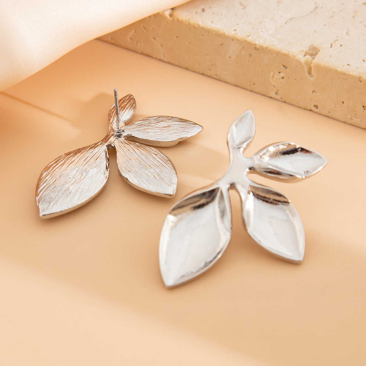 Planderful Vienna Verve Earrings – Elegant Retro Petal Design