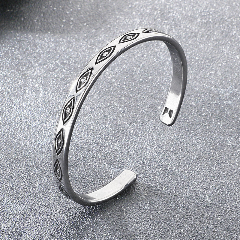 Dark Devil's Eye Bracelet – Punk Gothic Little Skull Single Row Maple Leaf Titanium