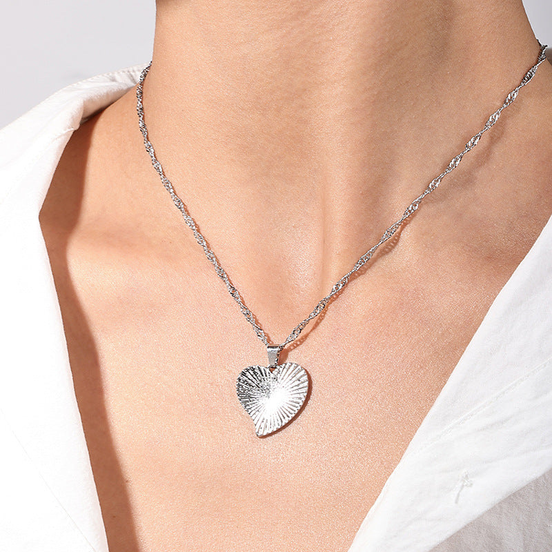 Wholesale European Retro Charm Necklace with Love Pendant