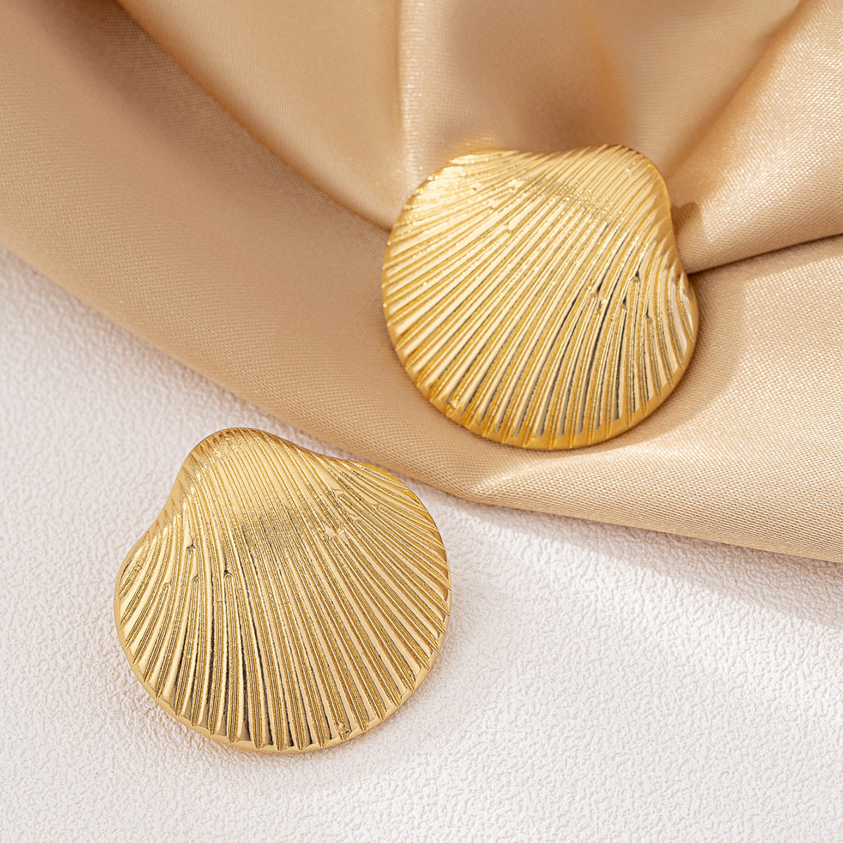 Planderful Vienna Verve Earrings – Retro Minimalist Textured Design