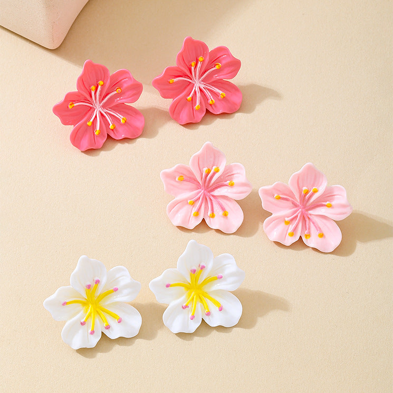 Planderful Vienna Verve Stud Earrings Set – Fashionable Peach Blossom Design