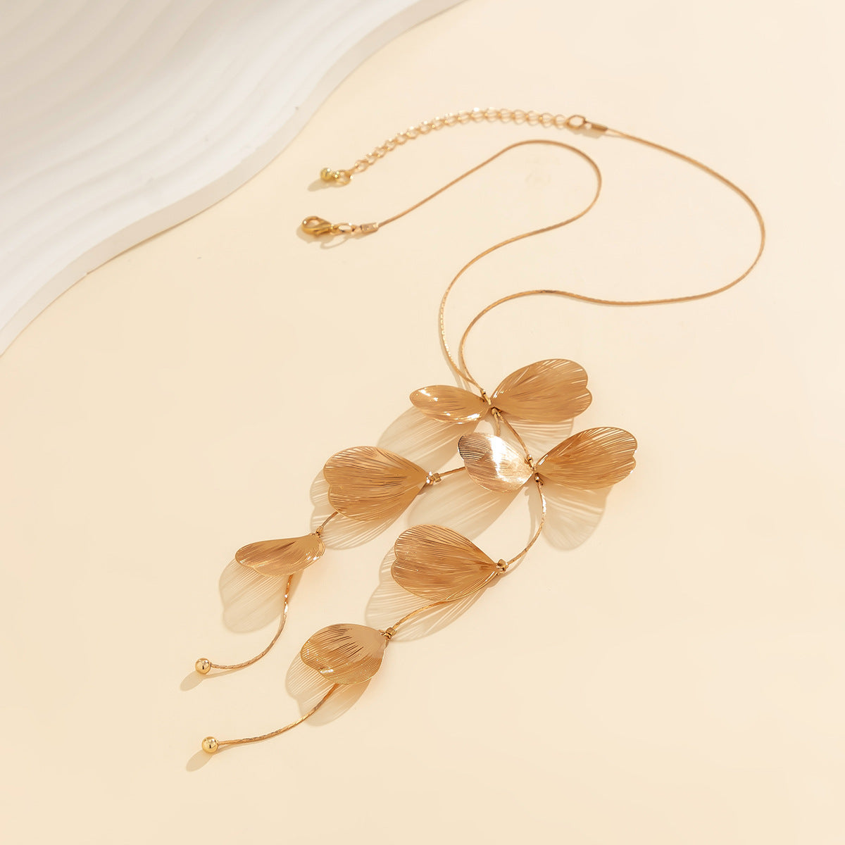 Ginkgo Biloba Gold Chain Necklace with Metal Design - European Style Statement Piece for Women