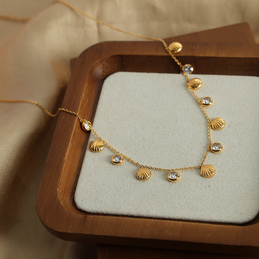 European-American Fusion Collarbone Necklace with Zircon Pendant