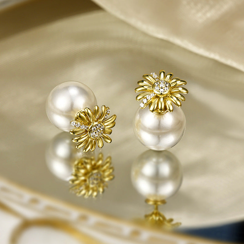 Original Design Round Shell Pearl Daisy Stud Earrings