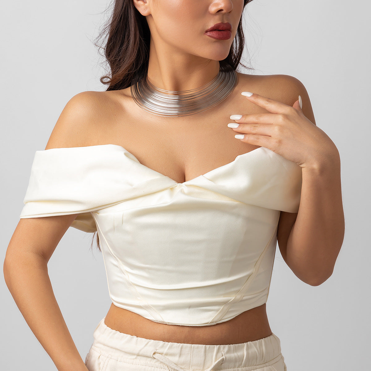 European and American Necklace with Metal Ring Accent and African Style Collar