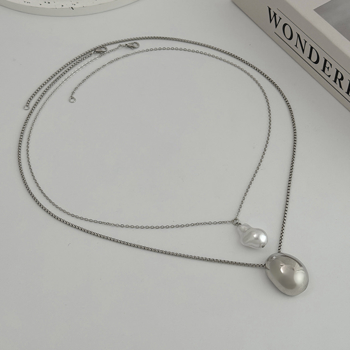 Glossy Sculptural Pendant Pearl Necklace