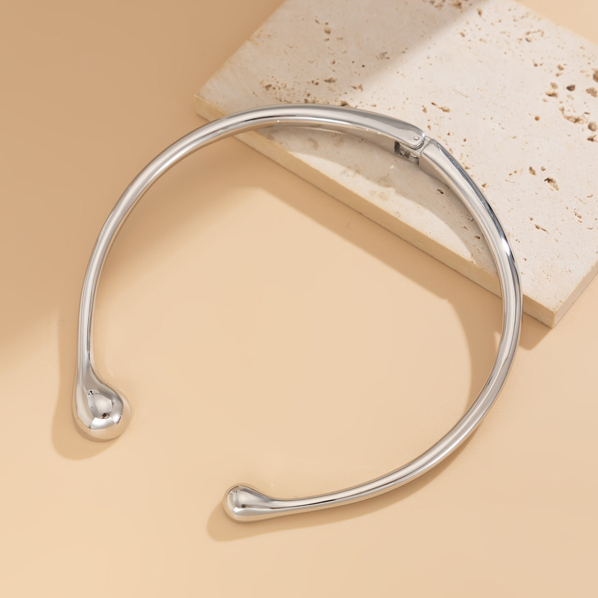 Planderful Vienna Verve Necklace – Elegant Water Drop-Shaped Design