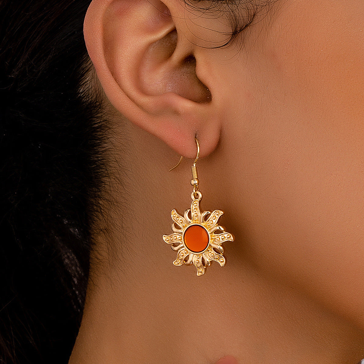 Planderful Vienna Verve Earrings – Retro Gold-Textured Sun Flower Design